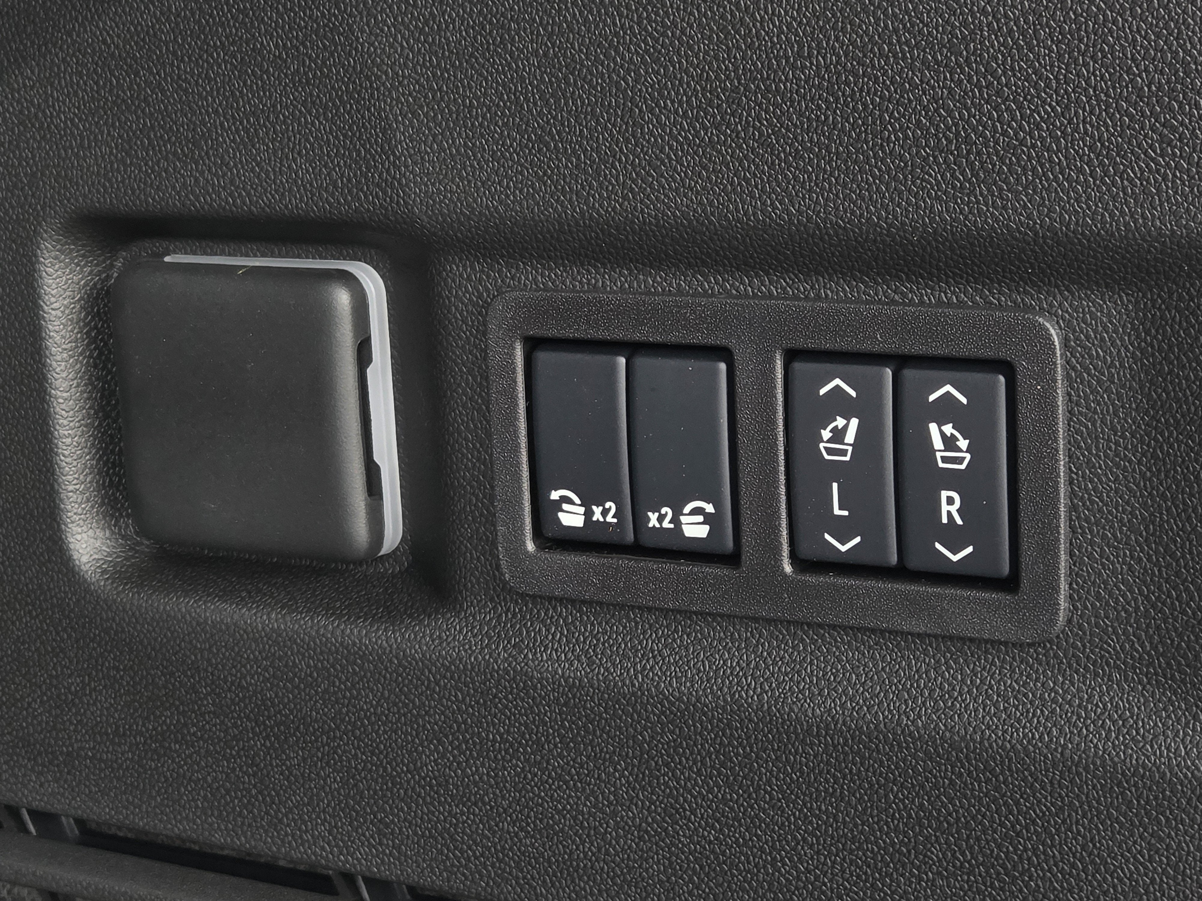 2027 Chevrolet Tahoe RST - Photo 9