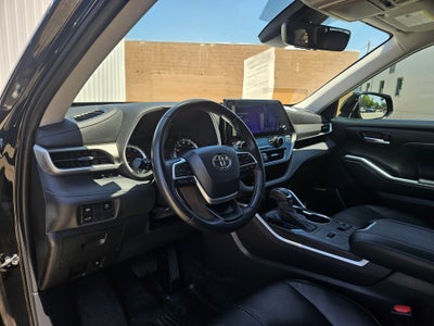 2023 Toyota Highlander BASE